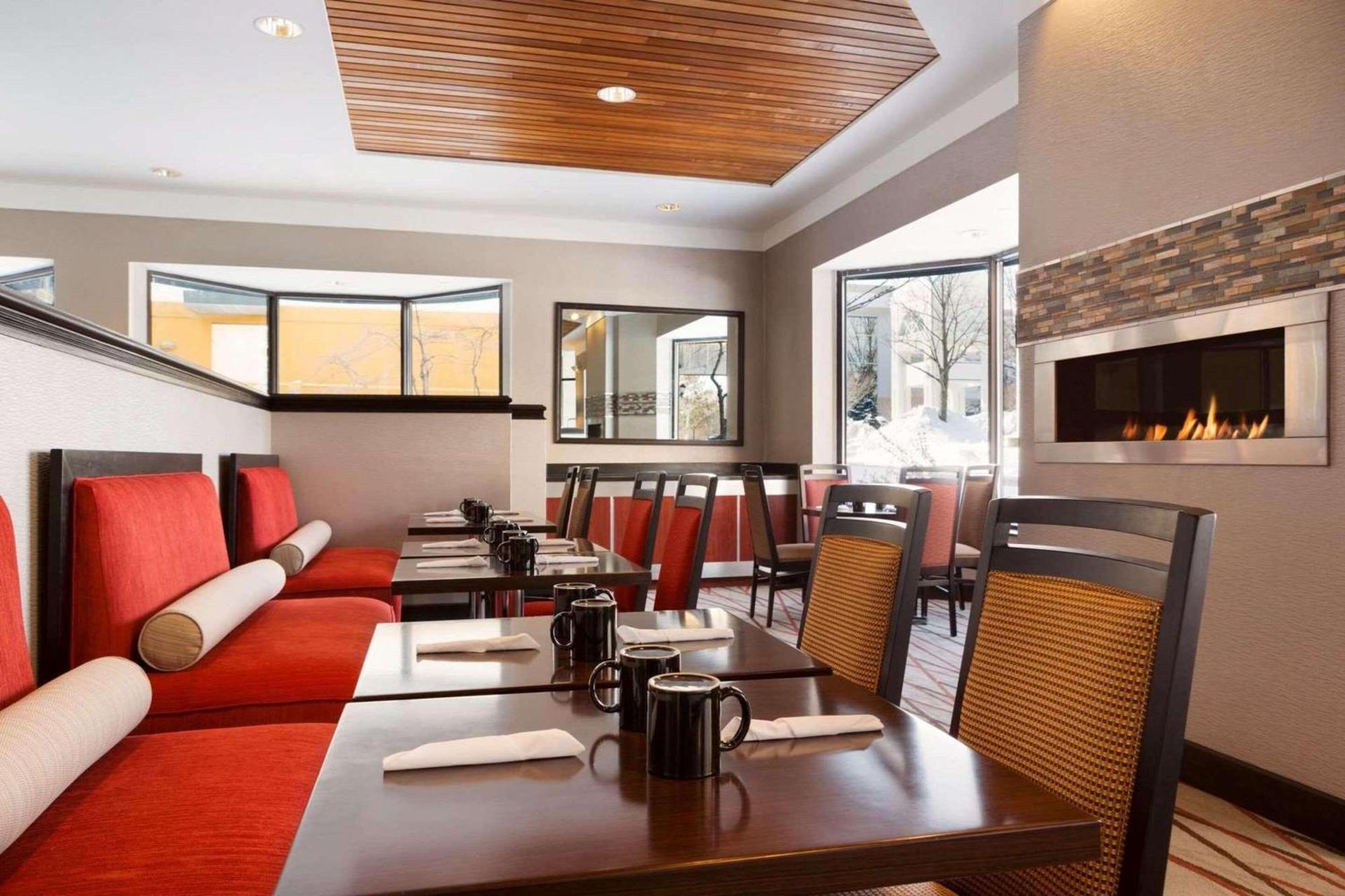 Radisson Akron-Fairlawn Copley Montrose Exterior foto