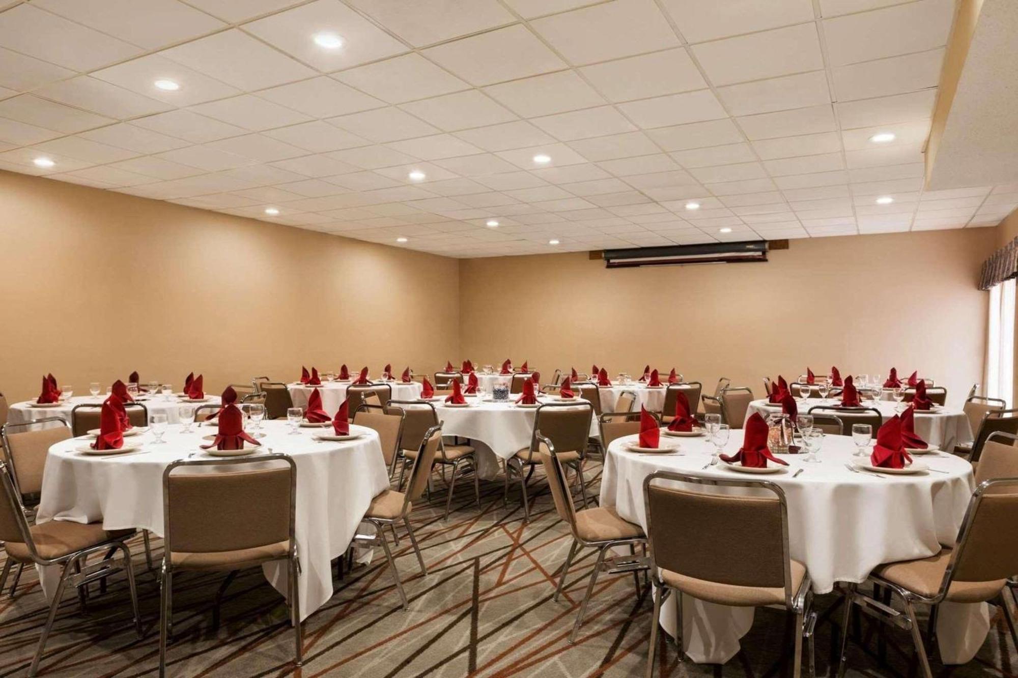 Radisson Akron-Fairlawn Copley Montrose Exterior foto