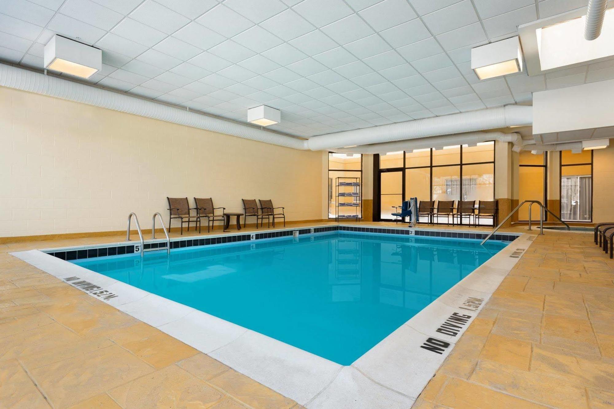 Radisson Akron-Fairlawn Copley Montrose Exterior foto